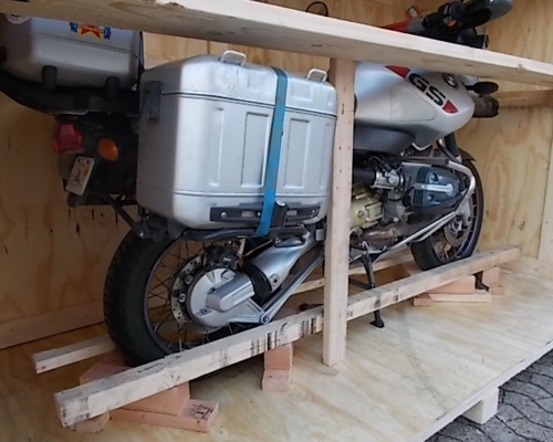 Motorrad Transport Box mit Interglobalshipping